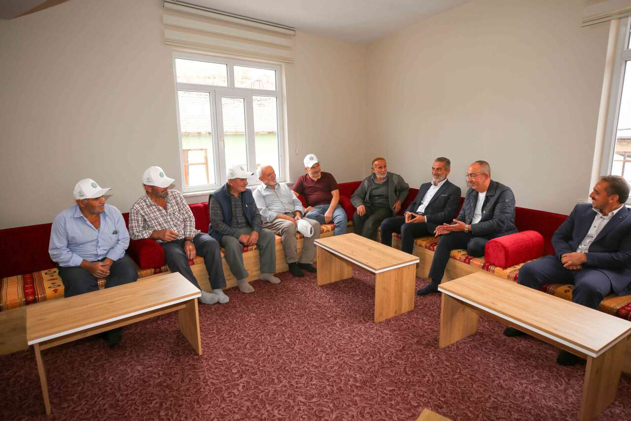 Başkan Kavuş’tan 7 mahalleye çıkarma! Konyalıların taleplerini yerinde dinledi 4